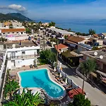 Aquarius Aparthotel Mesongi