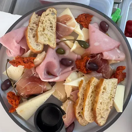 Aquarius Aparthotel Mesongí