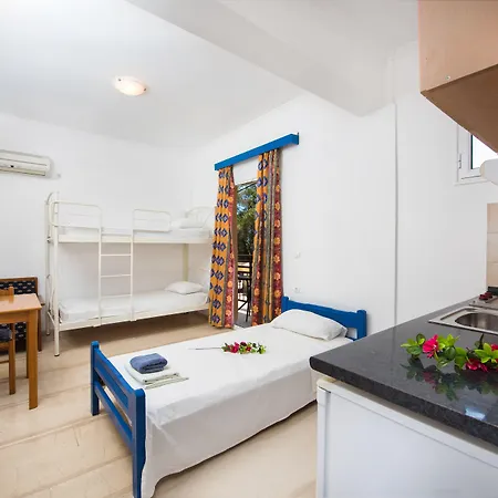 Aquarius Aparthotel 3*